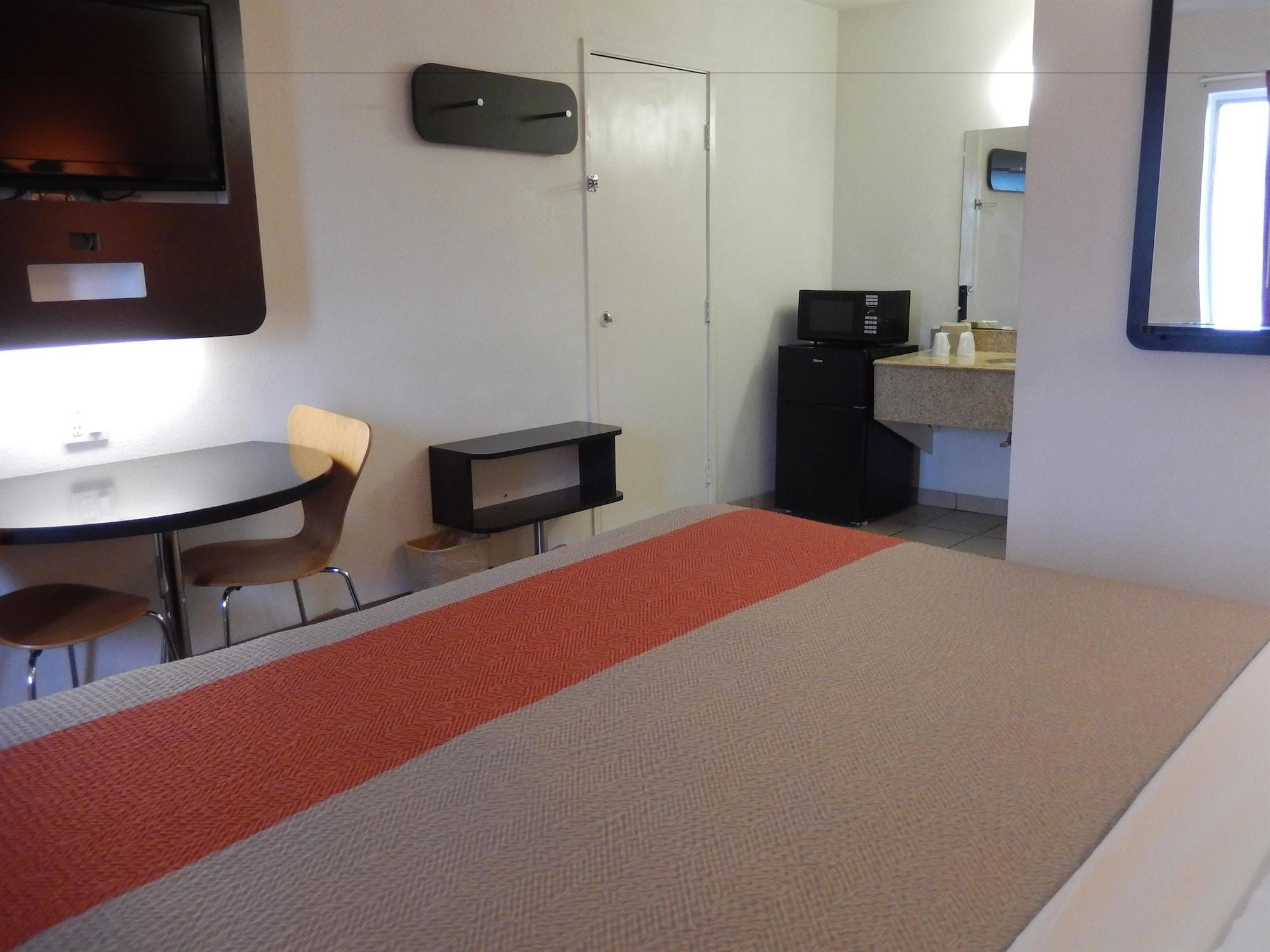 Motel 6-Clute, Tx Екстер'єр фото