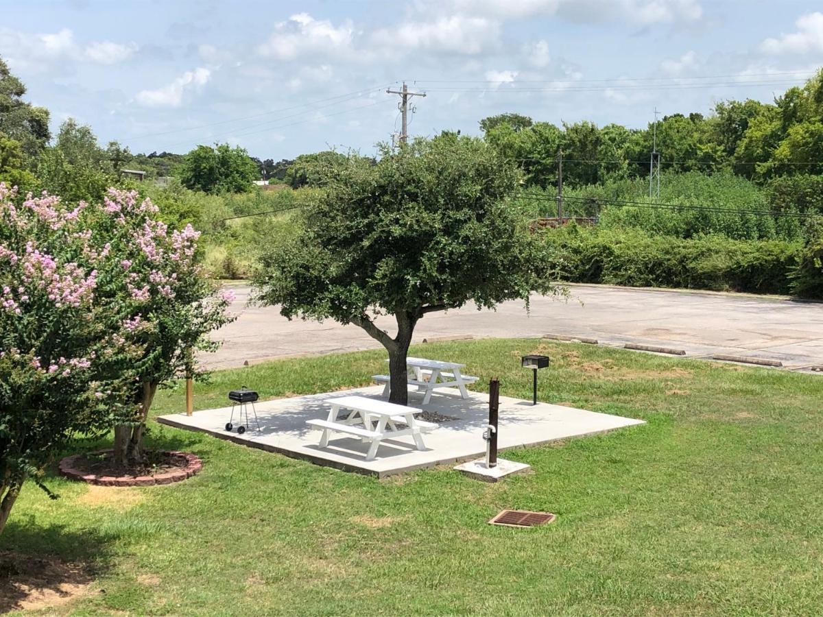 Motel 6-Clute, Tx Екстер'єр фото