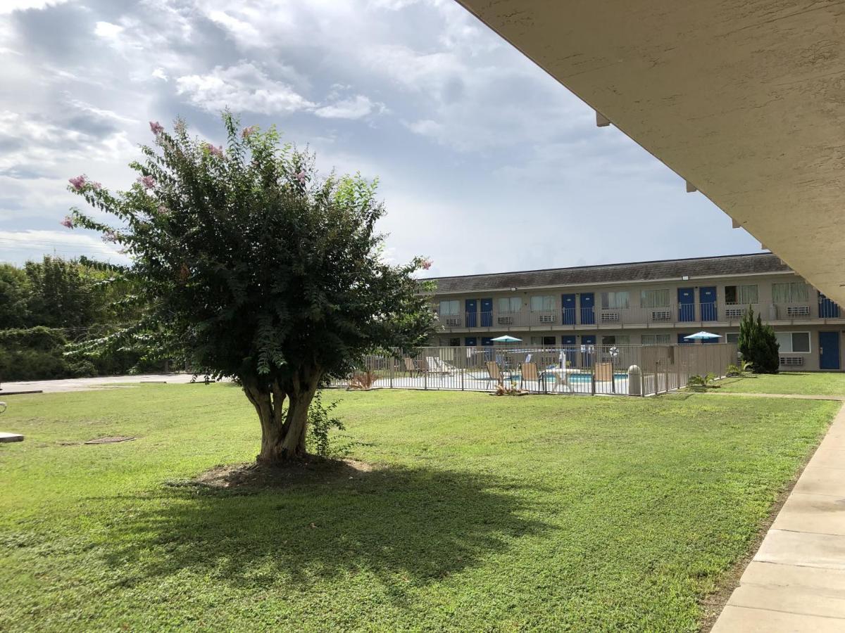 Motel 6-Clute, Tx Екстер'єр фото