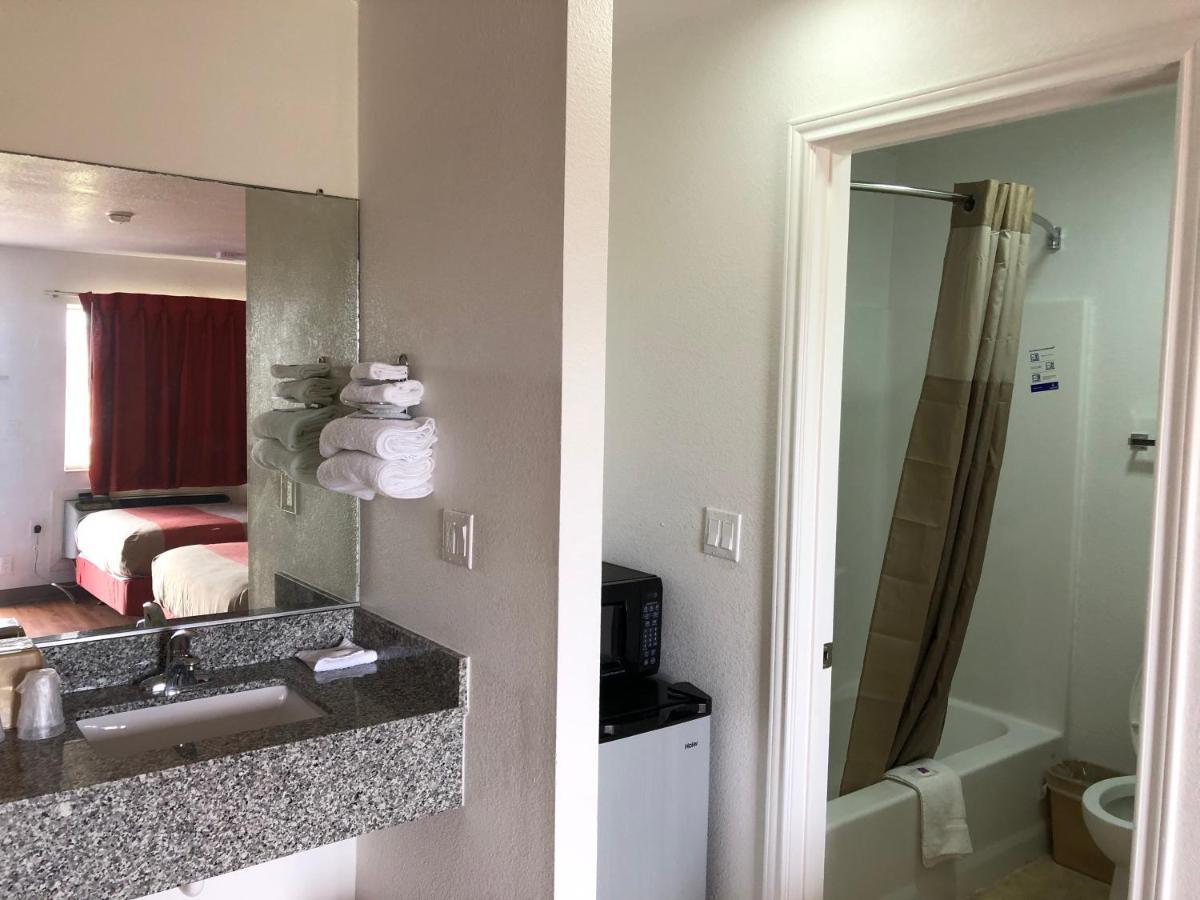 Motel 6-Clute, Tx Екстер'єр фото