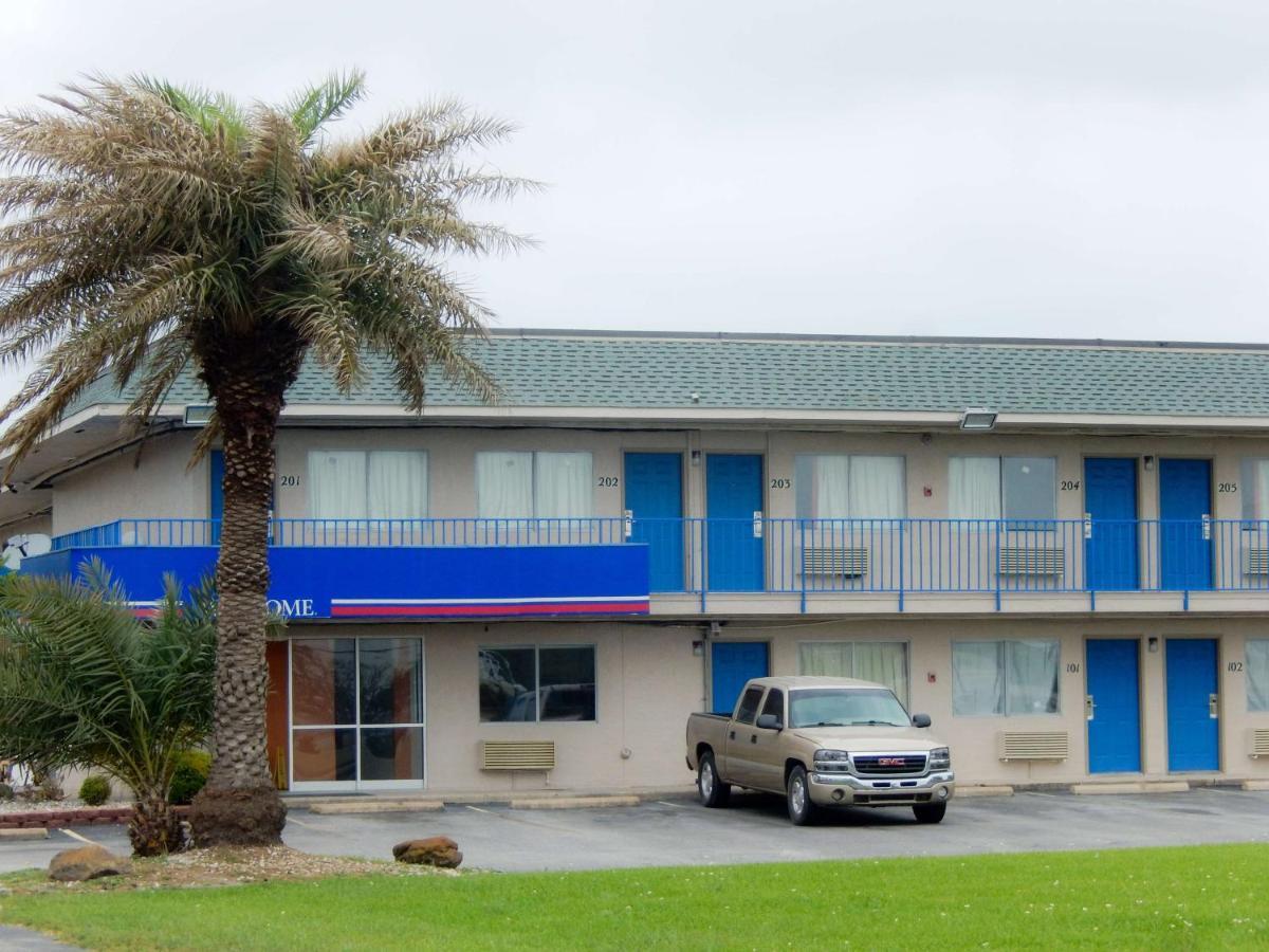 Motel 6-Clute, Tx Екстер'єр фото